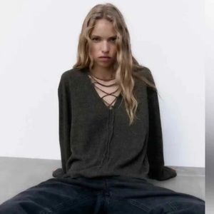 Sweatshirt with ties